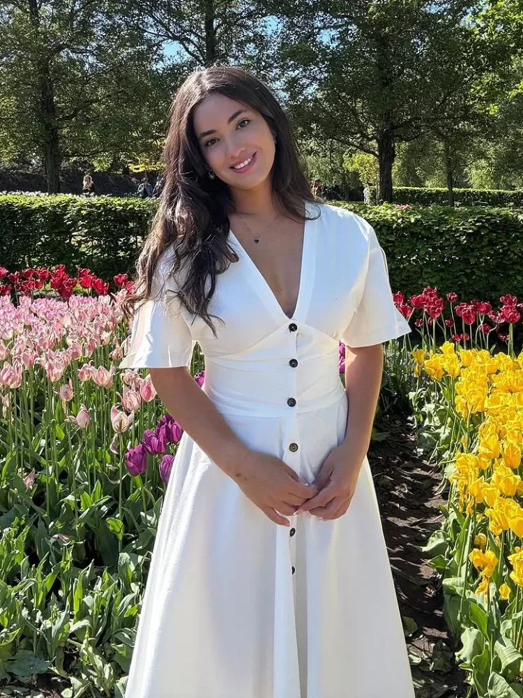Chic White Women's Commute Long Dress Summer High Waist Buttons Short Sleeve Backless Vestido Ladies 2025 New V-neck Street Robe
Chic White Women's Commute Long Dress Summer High Waist Buttons Short Sleeve Backless Vestido Ladies 2025 New V-neck Street Robe