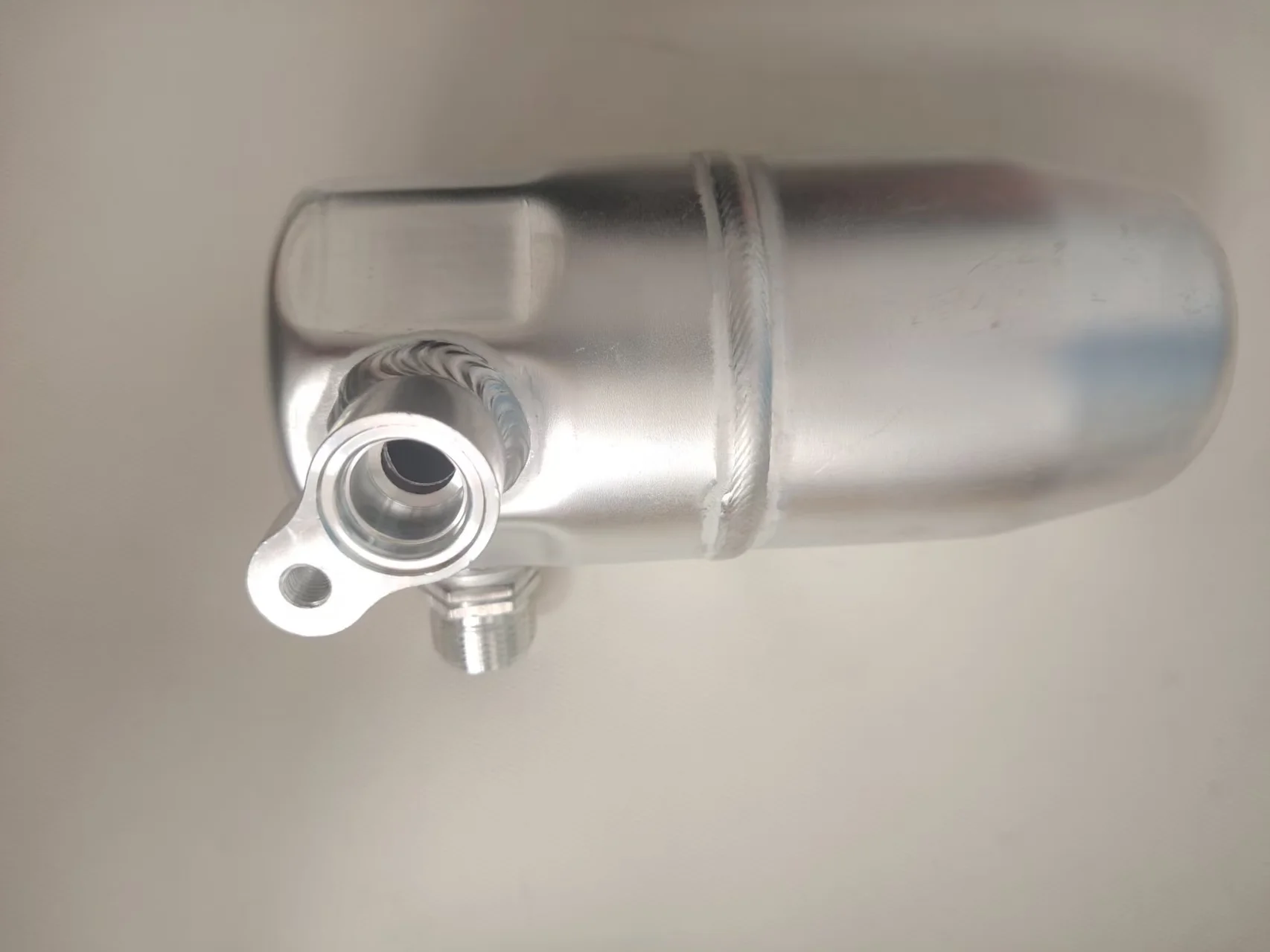 1132732 Air Conditioning Pressure Accumulator Drying Bottle Suitable for Buick Old Regal, Old Gl8, Old Model Vehicles
1132732 Air Conditioning Pressure Accumulator Drying Bottle Suitable for Buick Old Regal, Old Gl8, Old Model Vehicles