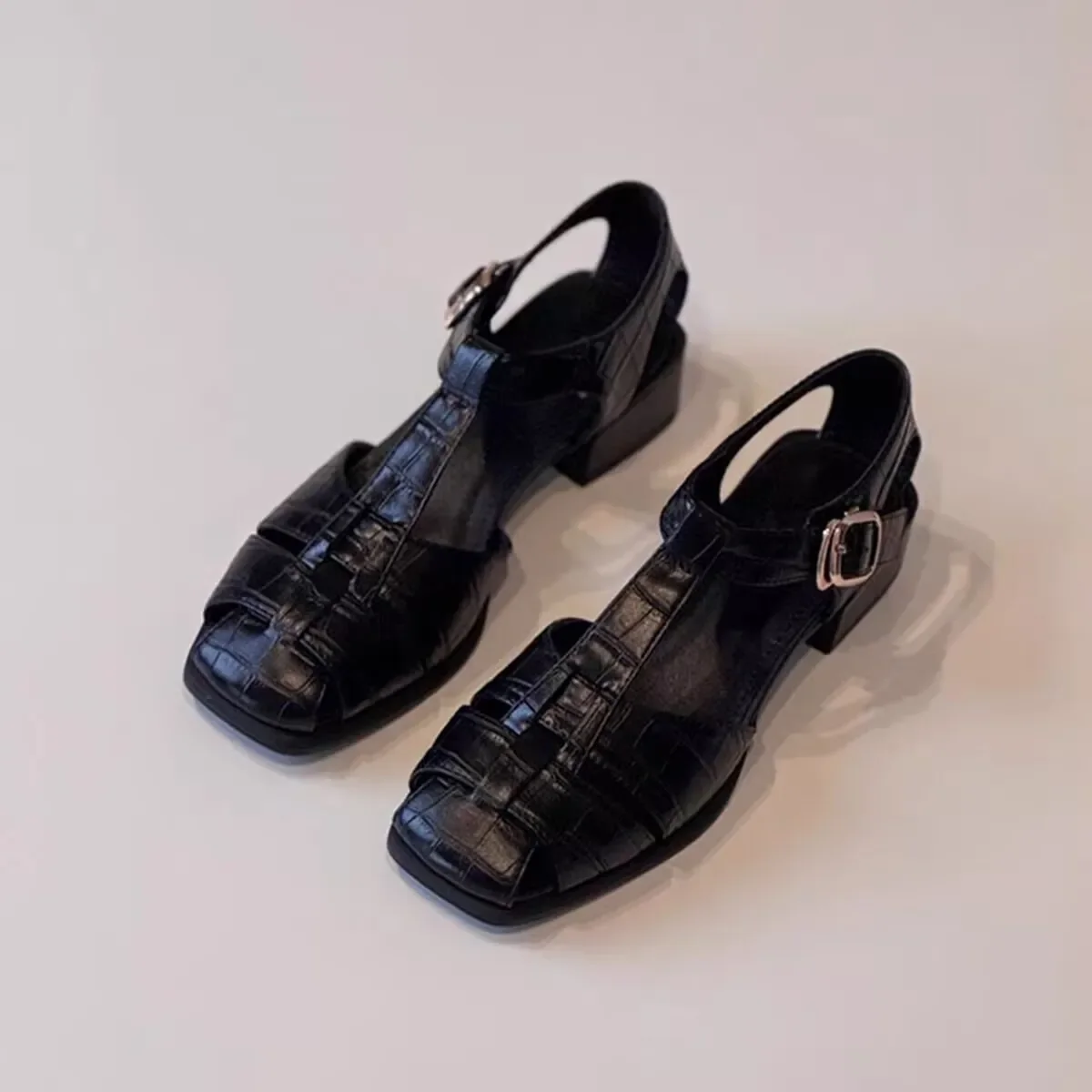 Новинка 2026, удобная и элегантная женская обувь с пряжкой на толстом каблуке, модные вечерние дышащие сандалии на высоком каблуке для банкетов
Новинка 2026, удобная и элегантная женская обувь с пряжкой на толстом каблуке, модные вечерние дышащие сандалии на высоком каблуке для банкетов