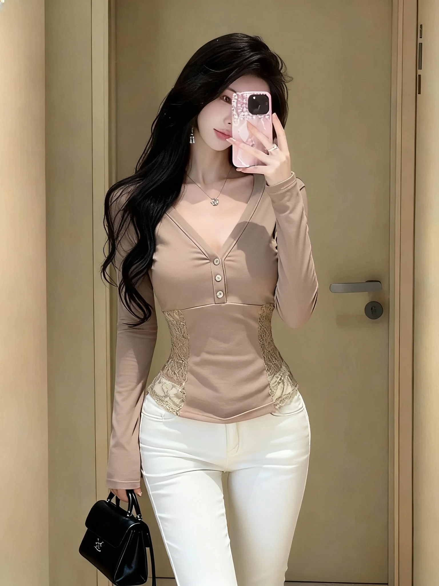 Elegant V-neck Fleece-lined Long Sleeve Slim-fit Base Shirt Women's Fashion Trend High-end Feel Inner Wear Top Nicole Rose
Elegant V-neck Fleece-lined Long Sleeve Slim-fit Base Shirt Women's Fashion Trend High-end Feel Inner Wear Top Nicole Rose