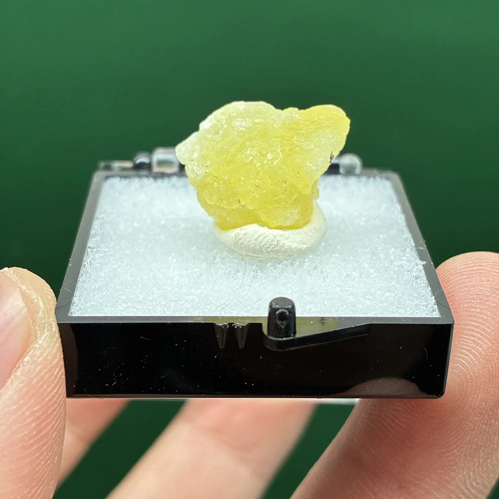 A1-1D Natural Brucite Yellow Mineral Stones and crystals From Pakistan Specimen Healing Crystal Collection Box size:35*35*35 mm
A1-1D Natural Brucite Yellow Mineral Stones and crystals From Pakistan Specimen Healing Crystal Collection Box size:35*35*35 mm