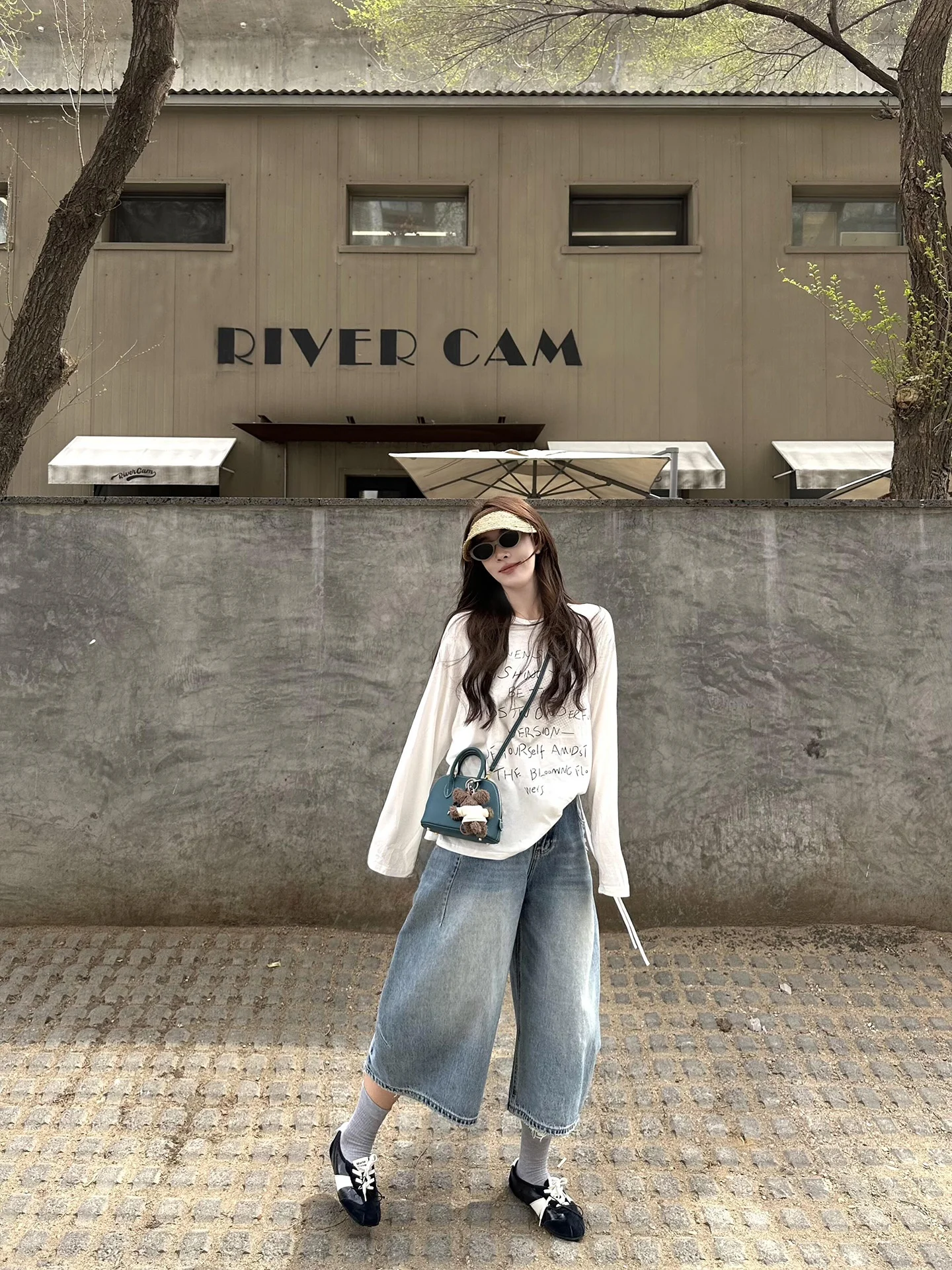 American High Street Design Seven-Quarter Denim Shorts Women Summer Thin Loose Slimming Versatile Light Straight Leg Pants
American High Street Design Seven-Quarter Denim Shorts Women Summer Thin Loose Slimming Versatile Light Straight Leg Pants