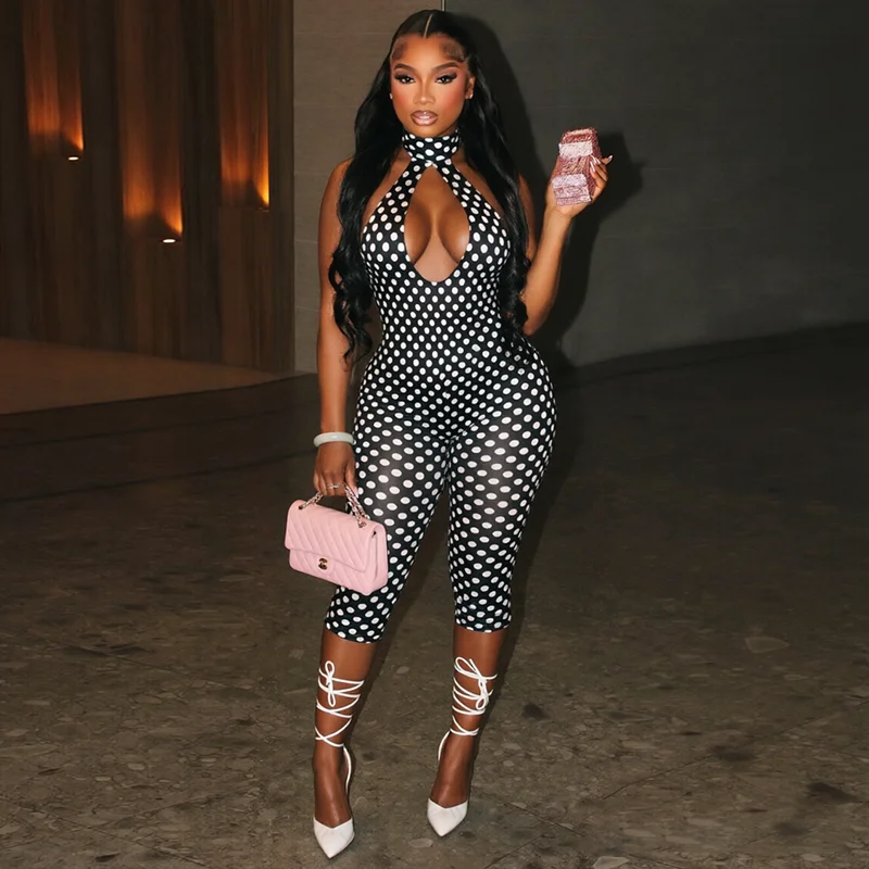 Polka dot print neck strap, big backless, tight fitting and slimming seven part jumpsuit
Polka dot print neck strap, big backless, tight fitting and slimming seven part jumpsuit