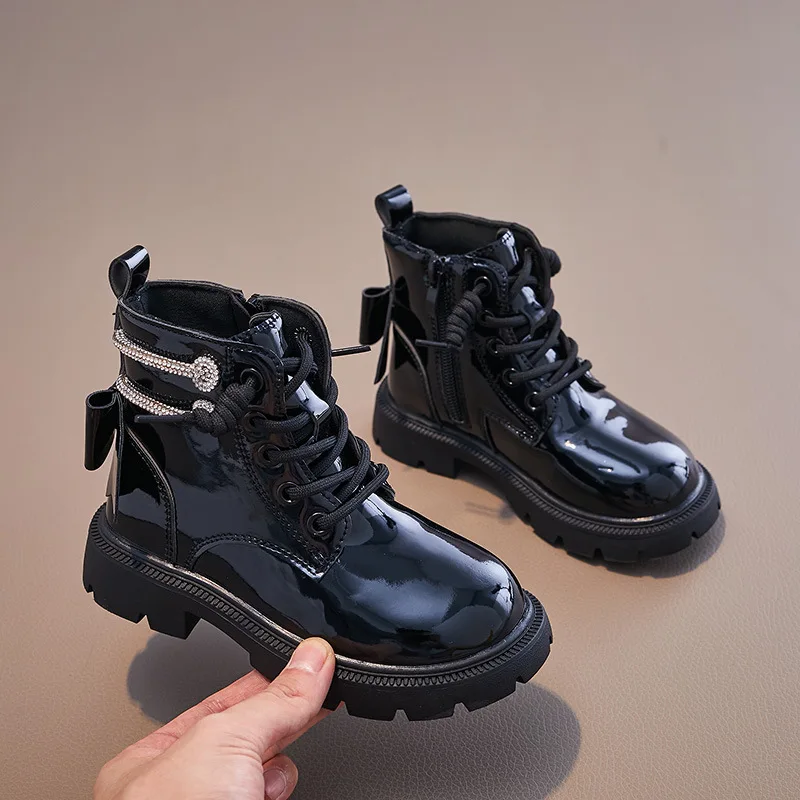 2024 Four Seasons Kids Girls Boots PU Leather Waterproof Plush Kids Snow Boots Fashion Children Shoes Non-slip Shoes Back Bow
2024 Four Seasons Kids Girls Boots PU Leather Waterproof Plush Kids Snow Boots Fashion Children Shoes Non-slip Shoes Back Bow