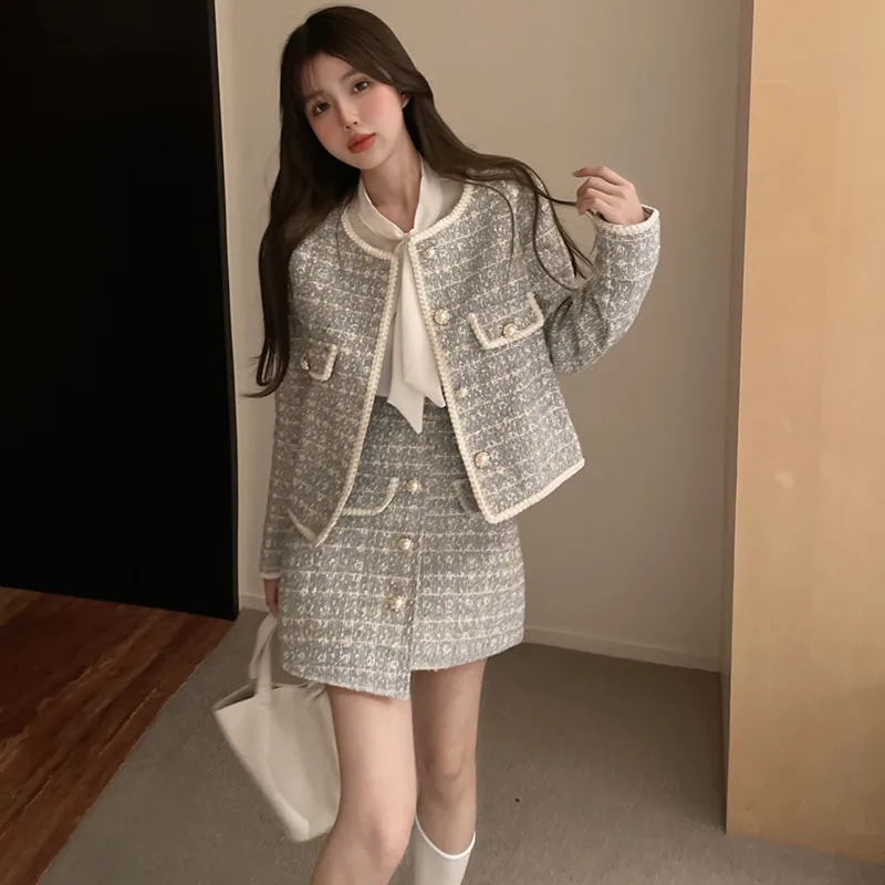 Осенние новые женские комплекты юбок из двух предметов, корейская мода, твидовая куртка с длинными рукавами + высокая талия, нерегулярная мини-юбка трапециевидной формы, наряды
Осенние новые женские комплекты юбок из двух предметов, корейская мода, твидовая куртка с длинными рукавами + высокая талия, нерегулярная мини-юбка трапециевидной формы, наряды