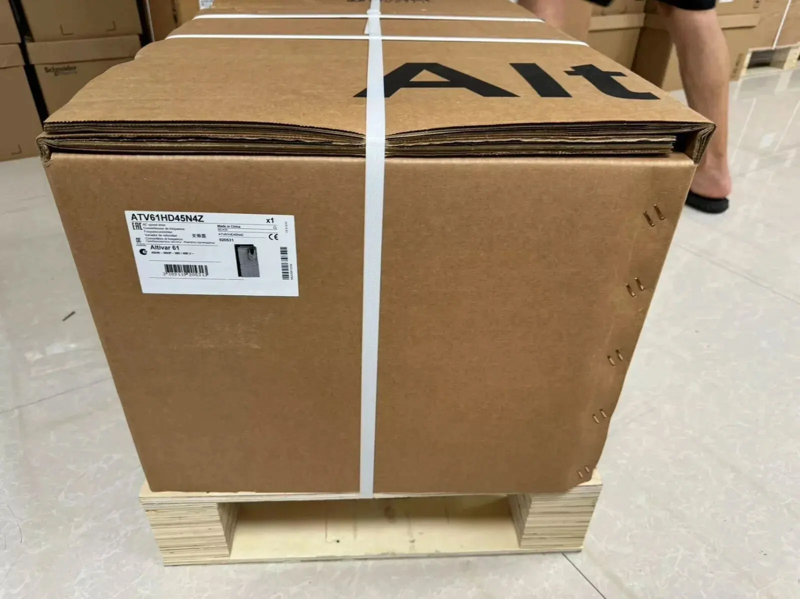 100% New Genuine ATV61HD45N4Z ATV61HD55N4Z frequency inverter
100% New Genuine ATV61HD45N4Z ATV61HD55N4Z frequency inverter