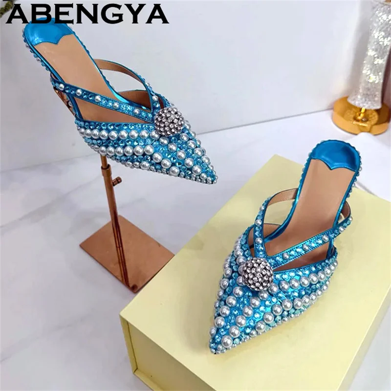 Новые элегантные женские тапочки на среднем каблуке с инкрустацией жемчугом, пикантная обувь, летние роскошные модельные туфли для вечеринок, женские большие размеры 35-42
Новые элегантные женские тапочки на среднем каблуке с инкрустацией жемчугом, пикантная обувь, летние роскошные модельные туфли для вечеринок, женские большие размеры 35-42