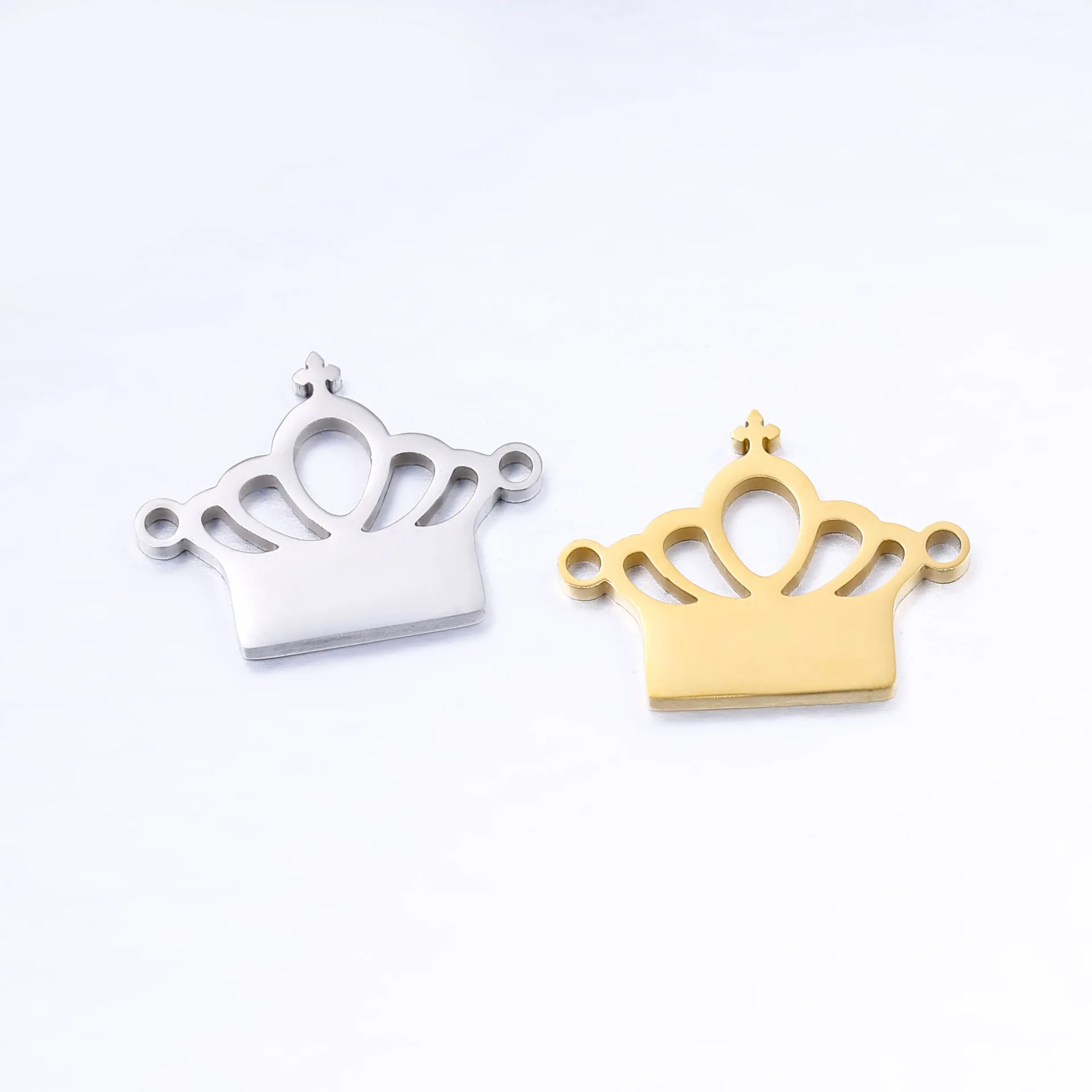 5pcs/Lot Charms For Jewelry Making Handmade Double Hole Queen's Crown Charms Stainless Steel Pendants DIY Jewelry Findings
5pcs/Lot Charms For Jewelry Making Handmade Double Hole Queen's Crown Charms Stainless Steel Pendants DIY Jewelry Findings