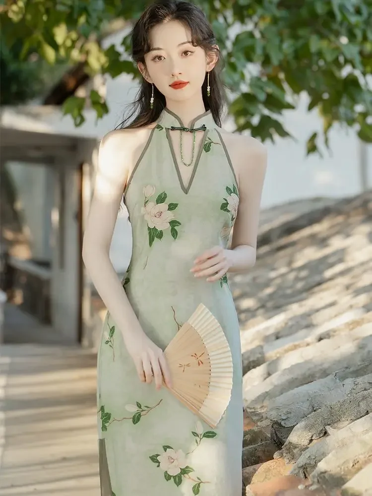 Платье Cheongsam, современное женское улучшенное Ципао, новое платье с бретелькой на шее в китайском стиле, милое зеленое китайское платье, женское 
Платье Cheongsam, современное женское улучшенное Ципао, новое платье с бретелькой на шее в китайском стиле, милое зеленое китайское платье, женское