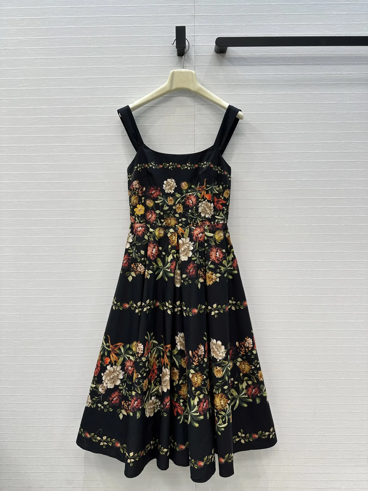 Women 100% Cotton Sling Dress Floral Printed Square Collar Sleeveless High Waist Elegant Ladies Robe
Women 100% Cotton Sling Dress Floral Printed Square Collar Sleeveless High Waist Elegant Ladies Robe