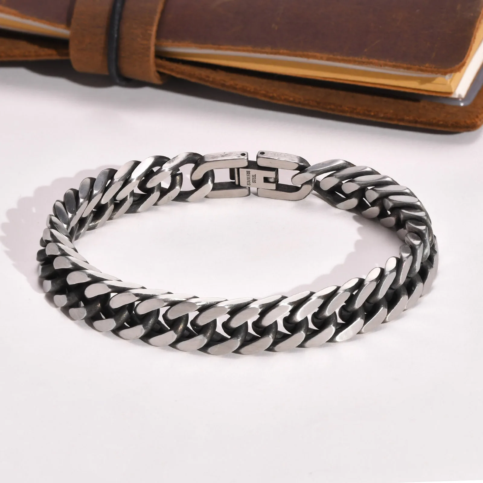 Chunky Retro Cuban Chain Men Bracelets Punk Vintage Antique Stainless Steel Curb Dome Link Wristband Jewelry Birthday Gifts
Chunky Retro Cuban Chain Men Bracelets Punk Vintage Antique Stainless Steel Curb Dome Link Wristband Jewelry Birthday Gifts