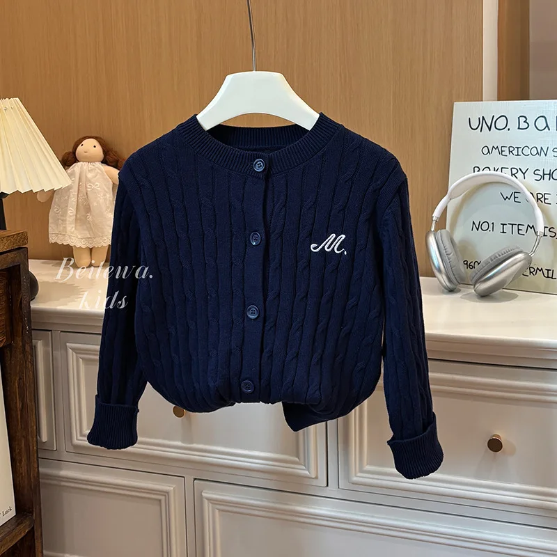 Новый детский свитер для девочек, хлопковый кардиган с вышивкой букв для маленьких девочек, пальто, свободный универсальный трикотаж для маленьких девочек, пальто
Новый детский свитер для девочек, хлопковый кардиган с вышивкой букв для маленьких девочек, пальто, свободный универсальный трикотаж для маленьких девочек, пальто