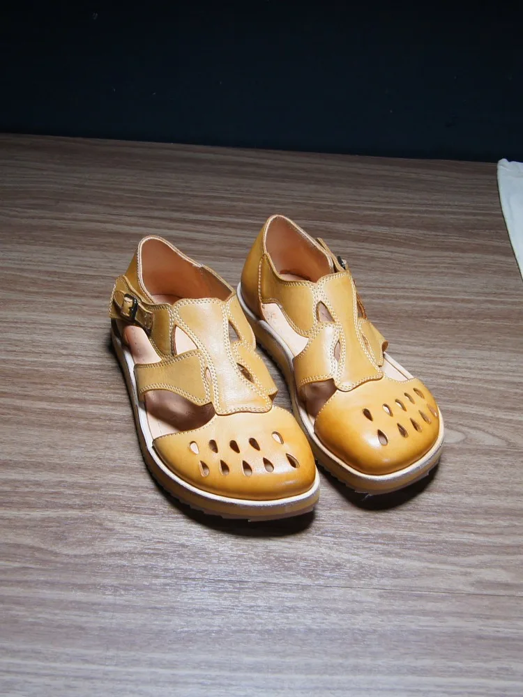 Vegetable-tanned Cowhide Retro Round-toe Sandals British Style Men Summer Hollow-out Casual Handcrafted Beach Shoes
Vegetable-tanned Cowhide Retro Round-toe Sandals British Style Men Summer Hollow-out Casual Handcrafted Beach Shoes