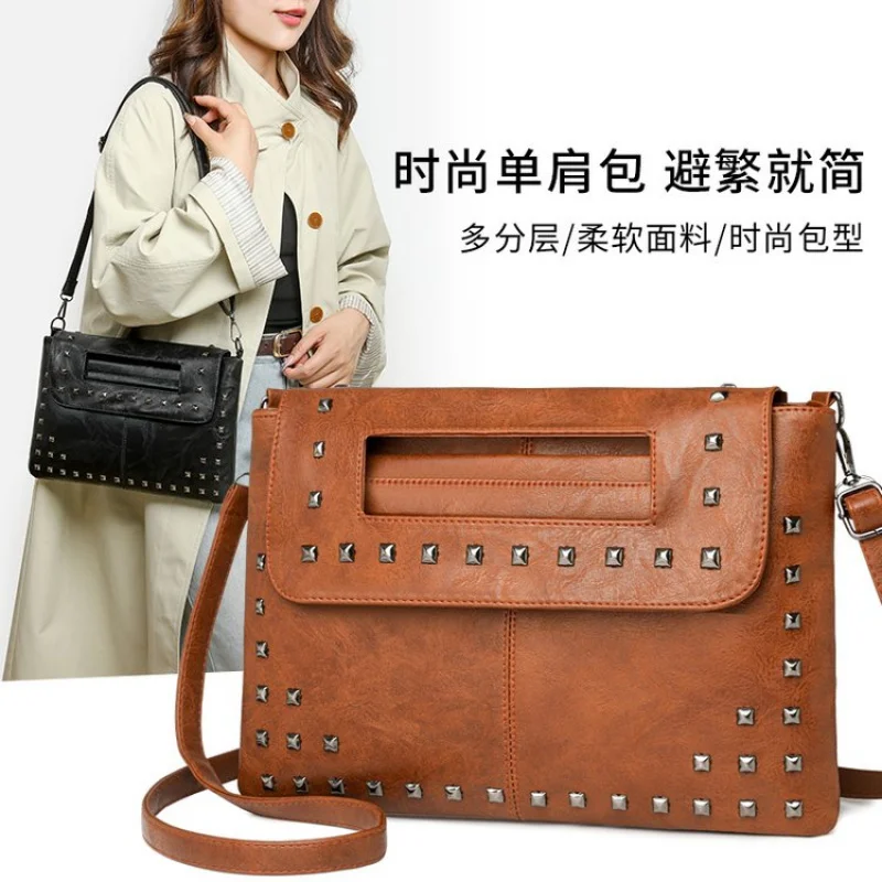 Women's Trendy Leather Crossbody Bag Featuring Trendy Design And Paris Designer Aesthetic Perfect For Daily Use
Women's Trendy Leather Crossbody Bag Featuring Trendy Design And Paris Designer Aesthetic Perfect For Daily Use
