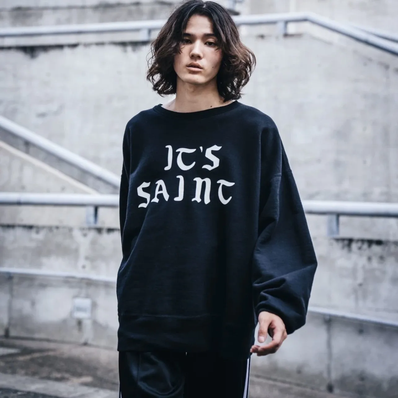 Retro American High Street Washed Distressed round Neck Sweatshirt for Men And Women Street Style Casual Long Sleeve Top
Retro American High Street Washed Distressed round Neck Sweatshirt for Men And Women Street Style Casual Long Sleeve Top