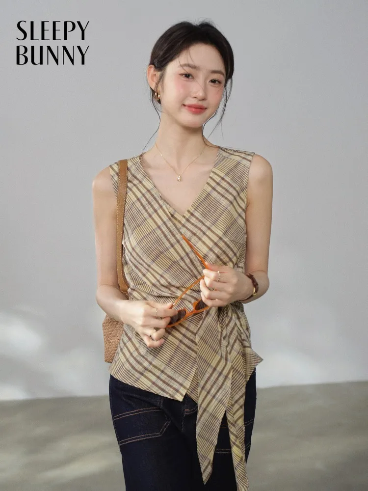 Women Plaid Wrap Top Sleeveless Blouse V Neck Shirt Elegant Irregular Hem Slim Fit Summer Chic French Style Lady Fashion Design
Women Plaid Wrap Top Sleeveless Blouse V Neck Shirt Elegant Irregular Hem Slim Fit Summer Chic French Style Lady Fashion Design