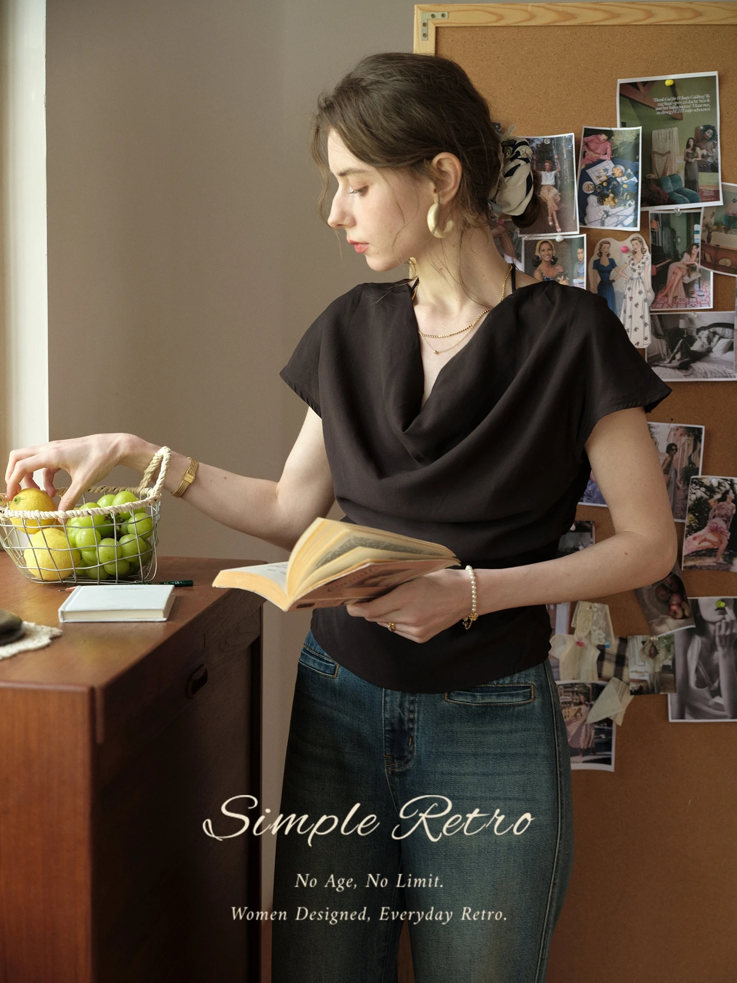 Женская черная футболка SimpleRetro с коротким рукавом, облегающая, в стиле ретро, повседневный дизайн, с завязками на талии, удобная, из мягкого хлопка
Женская черная футболка SimpleRetro с коротким рукавом, облегающая, в стиле ретро, повседневный дизайн, с завязками на талии, удобная, из мягкого хлопка