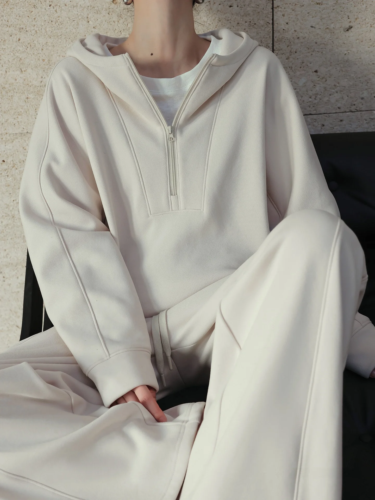 JWUNIQUE Minimalist White Half-Zip Hoodie And Pants Set for Women Elegant Adult Winter Fashion Two-Piece Suit Alcohol Hole
JWUNIQUE Minimalist White Half-Zip Hoodie And Pants Set for Women Elegant Adult Winter Fashion Two-Piece Suit Alcohol Hole