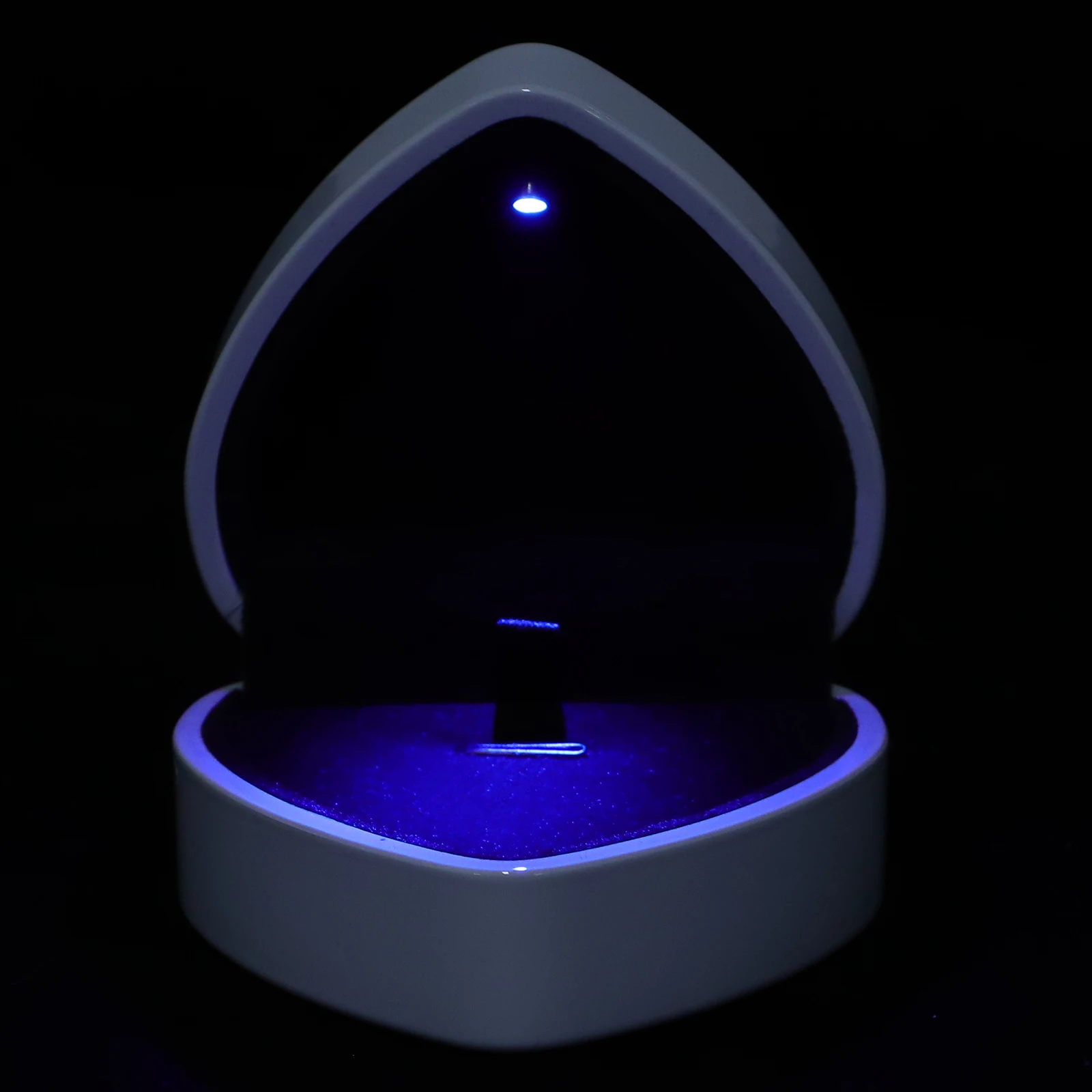 Creative Heart Shaped Led Jewelry Box Lighted Display Case For Necklaces Storage Gift Box Elegant Unique Luminous
Creative Heart Shaped Led Jewelry Box Lighted Display Case For Necklaces Storage Gift Box Elegant Unique Luminous