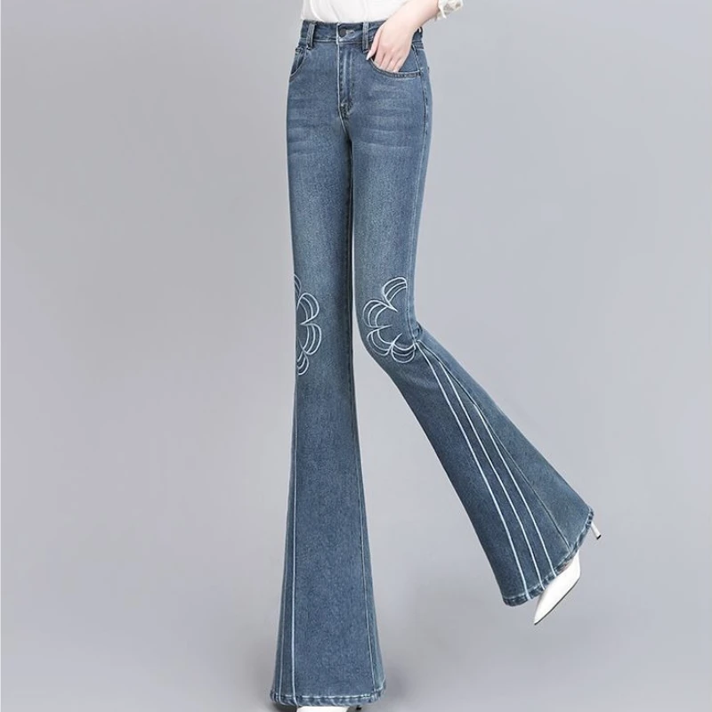 Bell-Bottom Jeans for Women High-Waist Vintage American Look with Elegant Embroidery Slim Fit and Versatile New Spring Autumn
Bell-Bottom Jeans for Women High-Waist Vintage American Look with Elegant Embroidery Slim Fit and Versatile New Spring Autumn