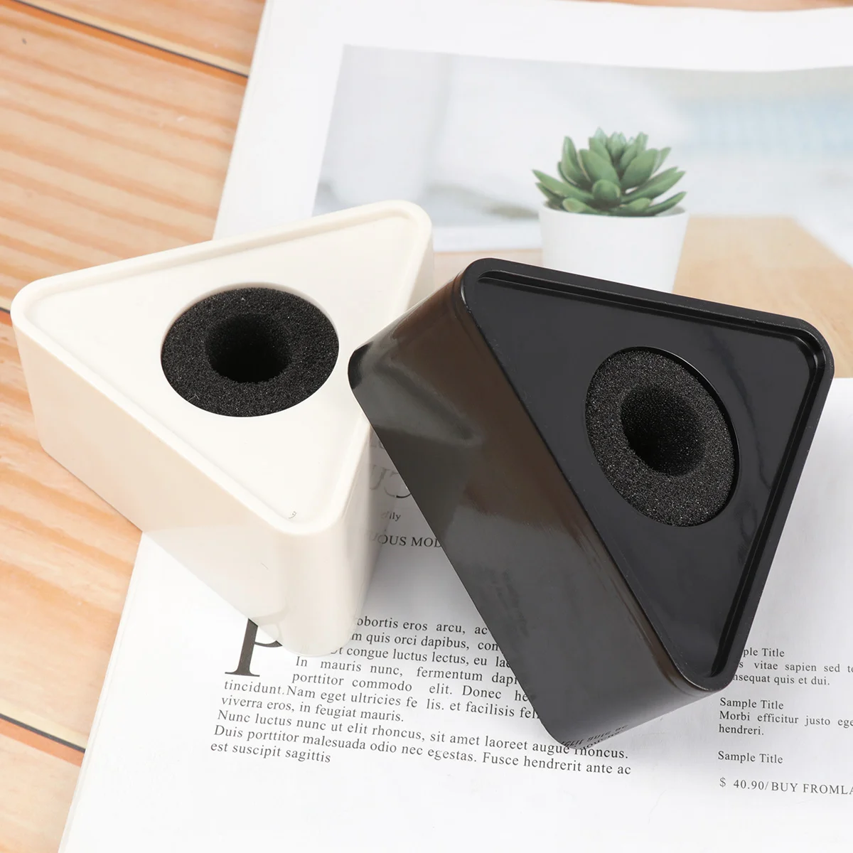 2pcs Microphone Marks Professional Interview Logo Stand Microphone Protector for Reporters (Triangular)
2pcs Microphone Marks Professional Interview Logo Stand Microphone Protector for Reporters (Triangular)