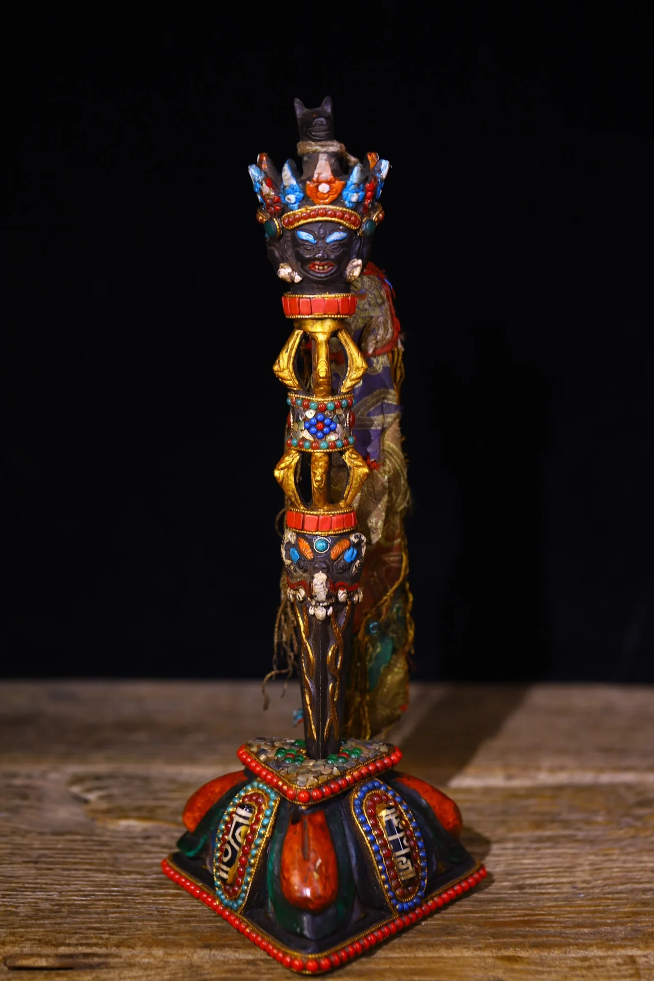 12"Tibetan Temple Collection Old Bronze Mosaic Gem gZi Beads Shell Hayagriva Head Dorje Vajra Phurpa Skull Base Town house
12"Tibetan Temple Collection Old Bronze Mosaic Gem gZi Beads Shell Hayagriva Head Dorje Vajra Phurpa Skull Base Town house