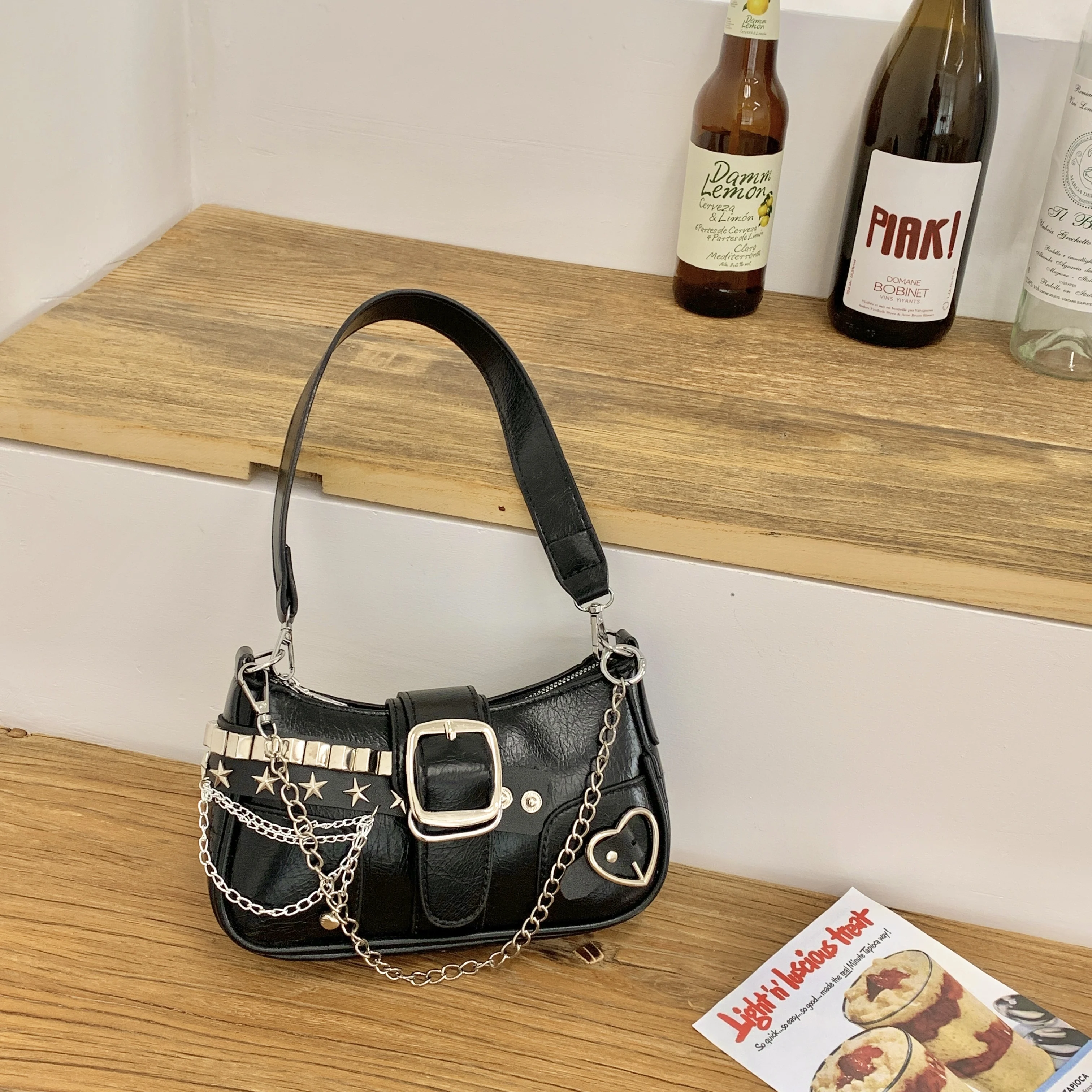 Millennial Spice star armpit bag everything handbag retro button chain shoulder bag
Millennial Spice star armpit bag everything handbag retro button chain shoulder bag