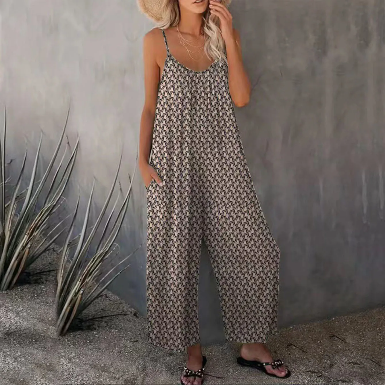 Large size European and American summer new women's pants with pockets, loose casual camisole jumpsuit
Large size European and American summer new women's pants with pockets, loose casual camisole jumpsuit