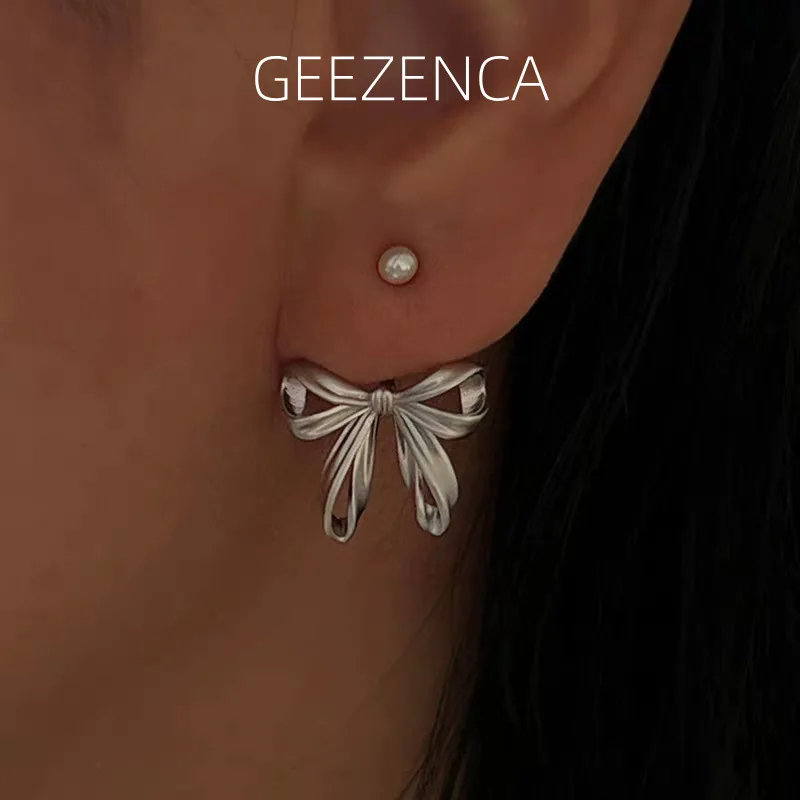 GEEZENCA стерлингового серебра 925 пробы с бантом в форме сердца, серьги с искусственным жемчугом, женские модные необычные изящные серьги с бантом, роскошный подарок P54
GEEZENCA стерлингового серебра 925 пробы с бантом в форме сердца, серьги с искусственным жемчугом, женские модные необычные изящные серьги с бантом, роскошный подарок P54