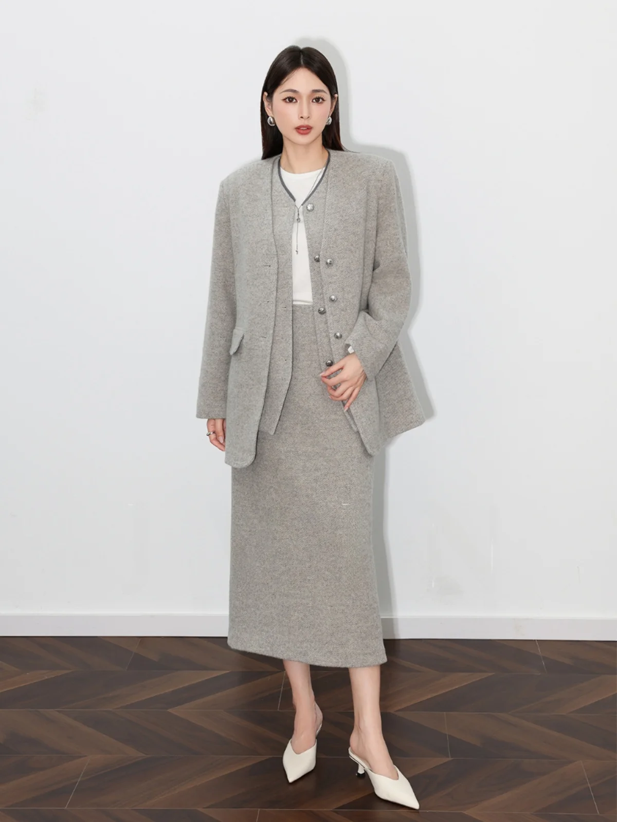 JVJN High-End Grey Classic Silhouette Vest Skirt Three-Piece Set Women's Suit Shoulder Pad Straight Shoulder Collarless
JVJN High-End Grey Classic Silhouette Vest Skirt Three-Piece Set Women's Suit Shoulder Pad Straight Shoulder Collarless