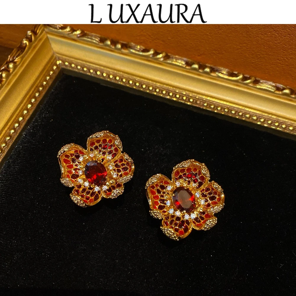 Vintage fashion classic red flower design paired with Bohemian women's accessory stud earrings
Vintage fashion classic red flower design paired with Bohemian women's accessory stud earrings