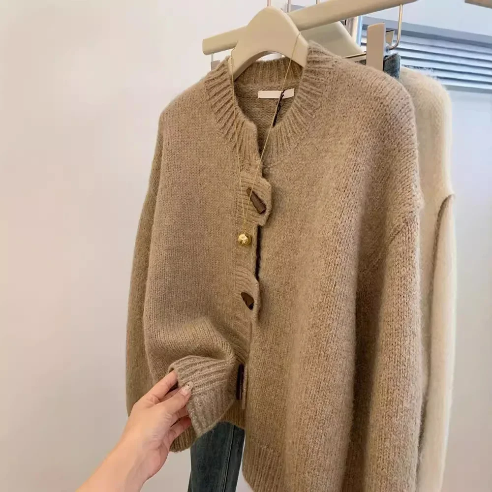 2025 Korean Vintage Fashion New button knitted cardigan women's autumn and winter slim soft Cardigans sweater women clothesZT189
2025 Korean Vintage Fashion New button knitted cardigan women's autumn and winter slim soft Cardigans sweater women clothesZT189
