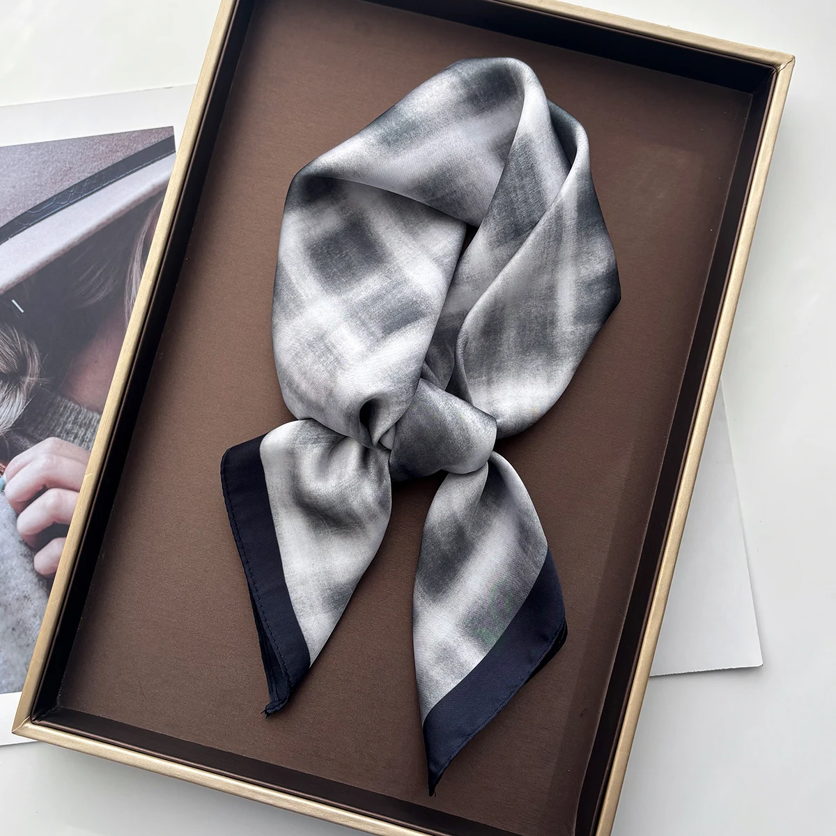 Роскошный квадратный шарф для женщин, шарфы из искусственного шелка, банданы, клетчатый принт, хиджаб, шейный платок для пляжа, элегантная шаль, накидки
Роскошный квадратный шарф для женщин, шарфы из искусственного шелка, банданы, клетчатый принт, хиджаб, шейный платок для пляжа, элегантная шаль, накидки