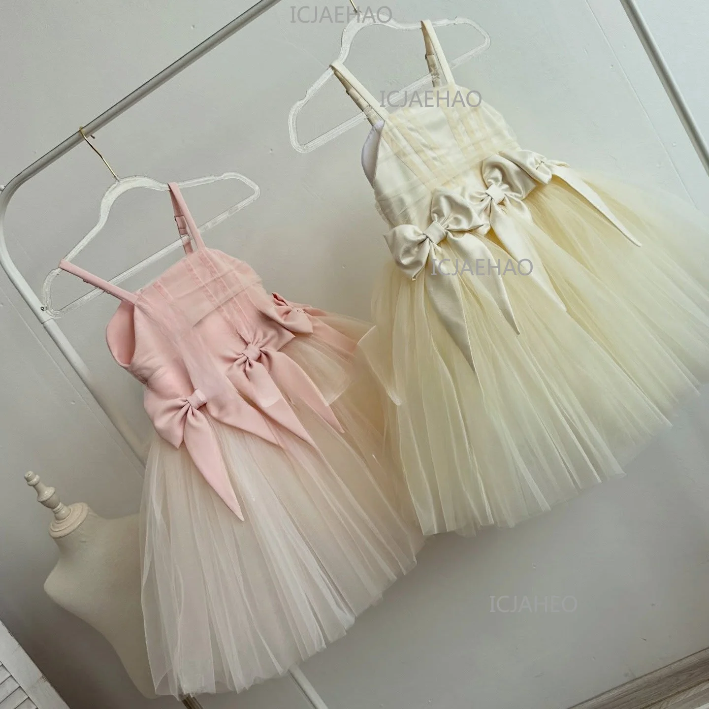 Princess Dress For Girls Bow Tulle Puffy Skirt Kids 1st Birthday Party Gown 2026 New Summer Sleeveless Strap Children Clothes
Princess Dress For Girls Bow Tulle Puffy Skirt Kids 1st Birthday Party Gown 2026 New Summer Sleeveless Strap Children Clothes