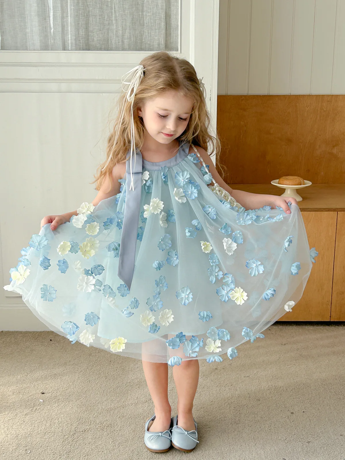 Girls' dress for summer high-end fashion, 2025 new mid size children's stylish princess dress, children's summer dress
Girls' dress for summer high-end fashion, 2025 new mid size children's stylish princess dress, children's summer dress