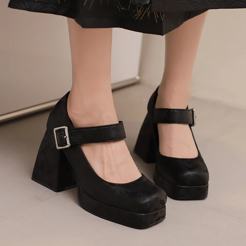 Plus Size Printed Suede Material Square Toe Platform Ultra Coarse Heel Shallow Retro Elegant High Heels Metal Belt Buckle Pumps
Plus Size Printed Suede Material Square Toe Platform Ultra Coarse Heel Shallow Retro Elegant High Heels Metal Belt Buckle Pumps