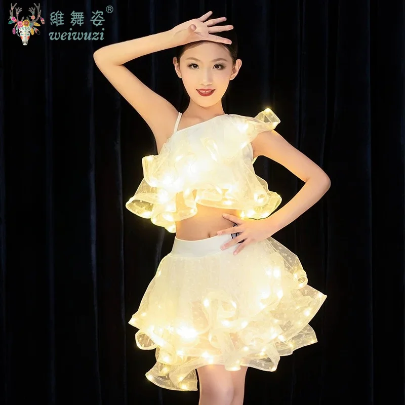 Children's Luminous Latin Dance Costume Dance Skirt Training Suit New Style Competition Shine Brightly Cha-cha Rumba Dance Suit
Children's Luminous Latin Dance Costume Dance Skirt Training Suit New Style Competition Shine Brightly Cha-cha Rumba Dance Suit