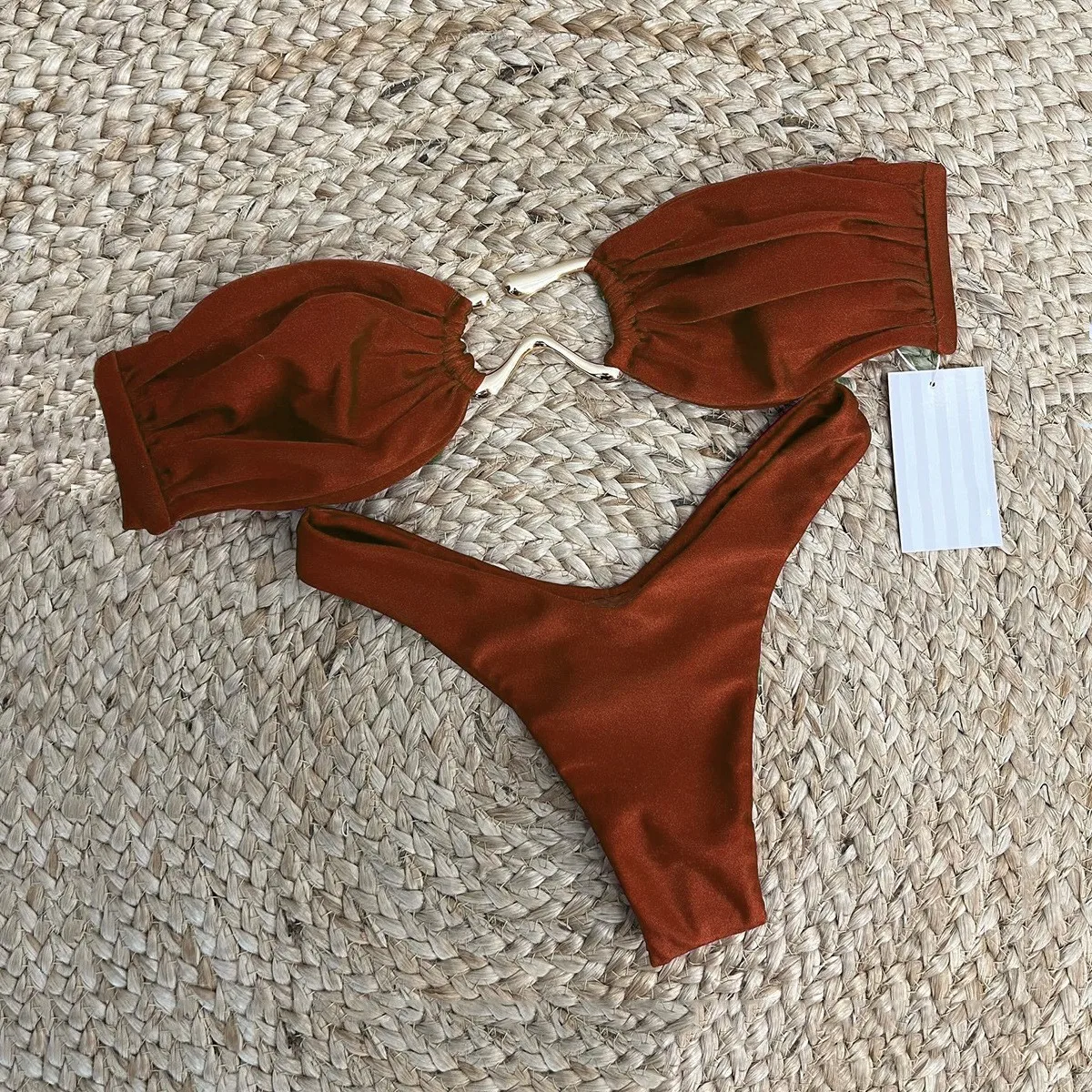 Swimwear Women Bikini Solid White Bandeau Top Bikinis Thong Bottom Metal Clasp Swimsuit Adjustable Straps Two Piece Swimsuit
Swimwear Women Bikini Solid White Bandeau Top Bikinis Thong Bottom Metal Clasp Swimsuit Adjustable Straps Two Piece Swimsuit