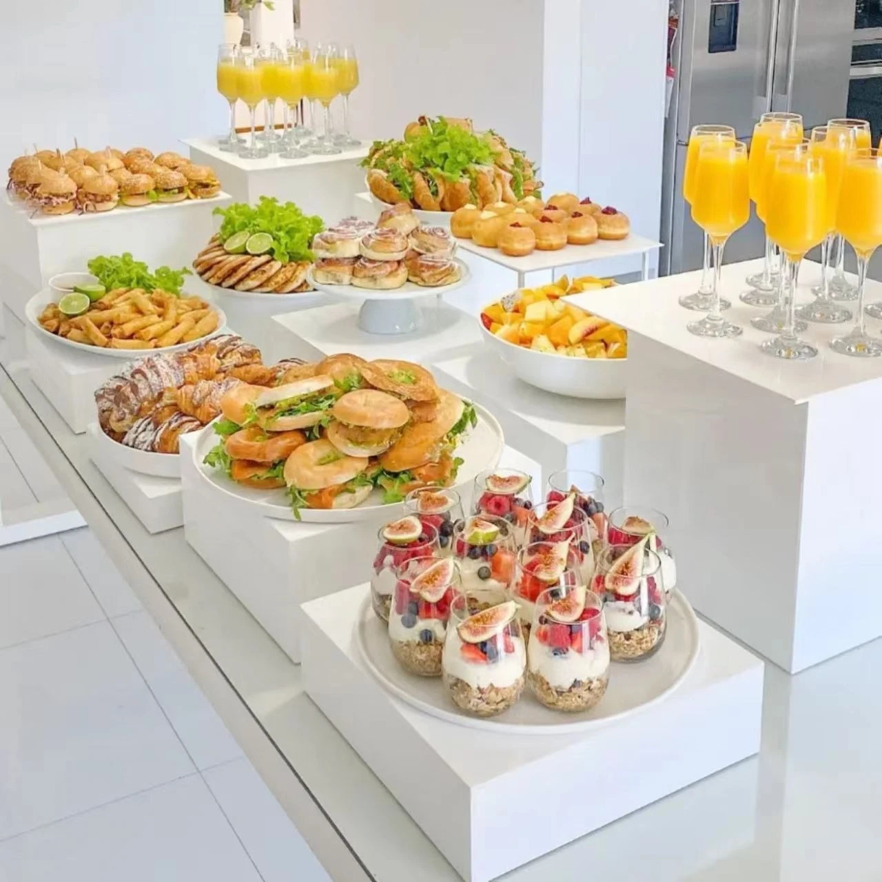 White acrylic nested dessert riser cube display box buffet table food display stand wedding party
White acrylic nested dessert riser cube display box buffet table food display stand wedding party