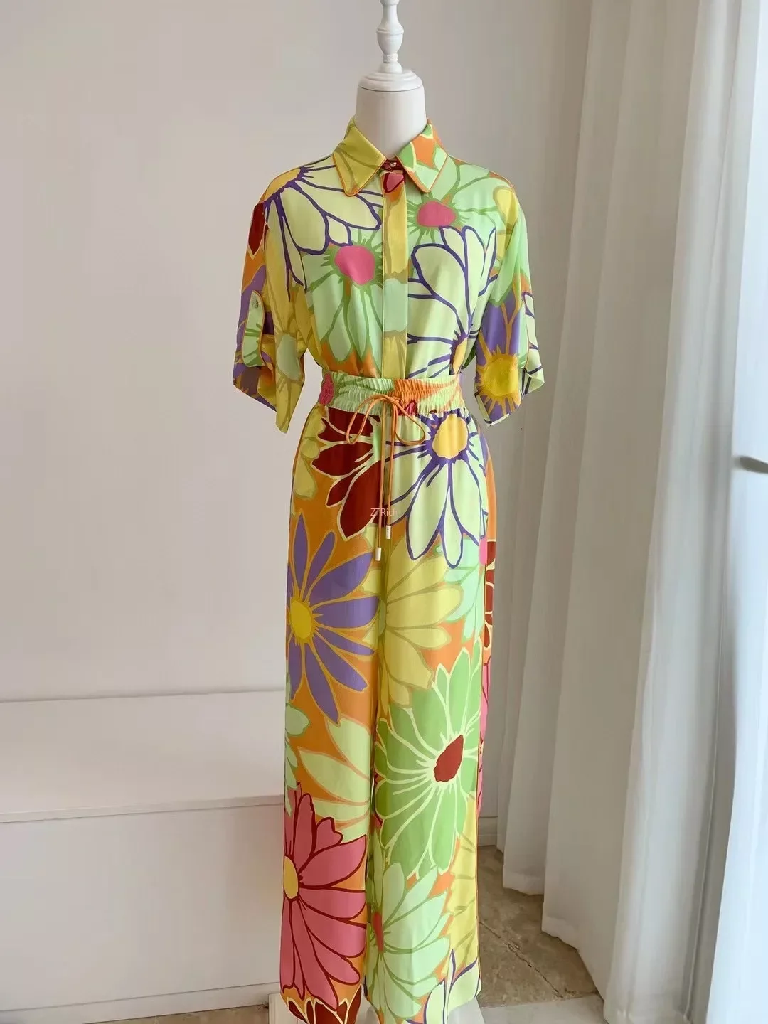 Women Blouse Silk Single Breasted Short Sleeve Shirt Or Elastic Waist Wide Leg Pants
Women Blouse Silk Single Breasted Short Sleeve Shirt Or Elastic Waist Wide Leg Pants