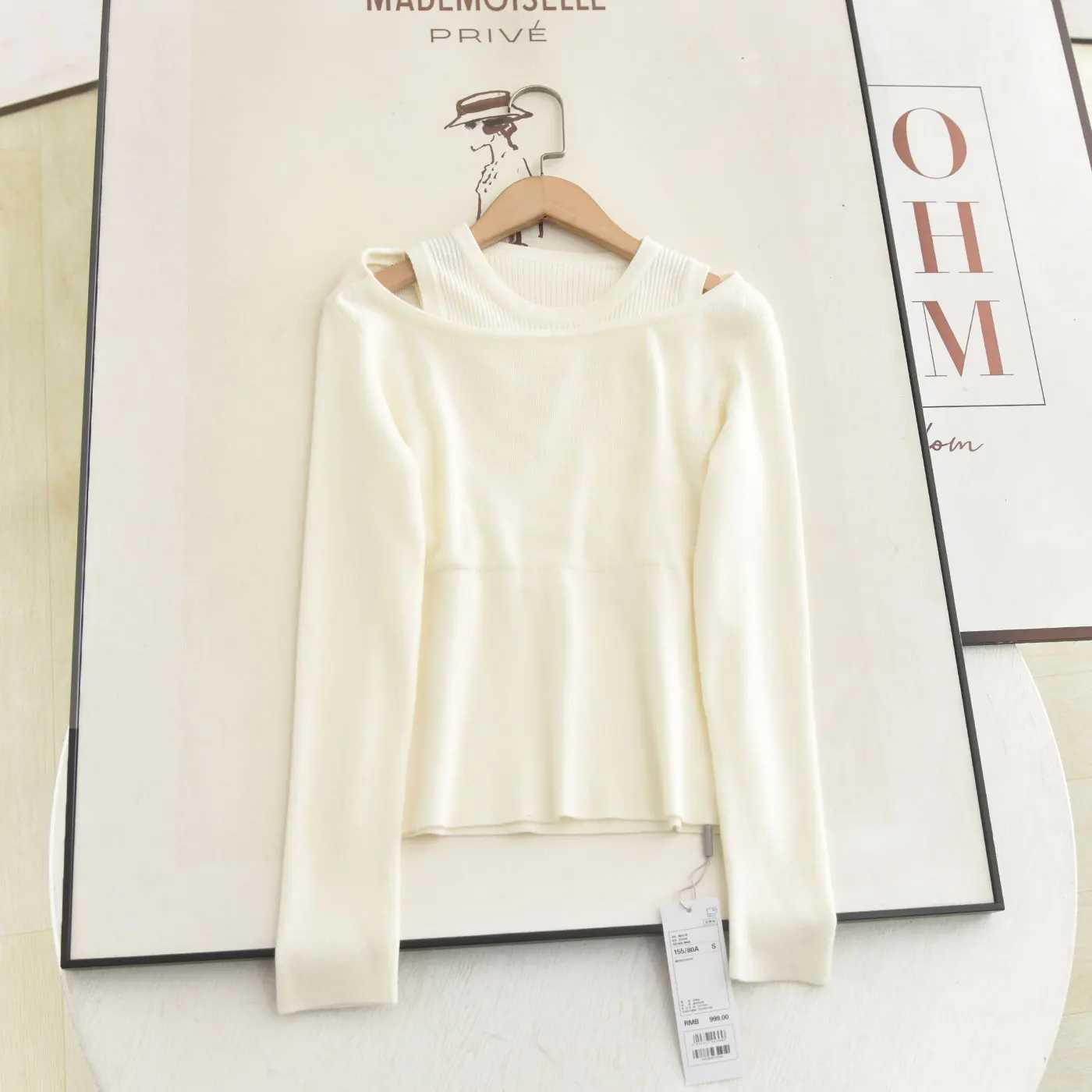 Spring 2026 New Sle oulder Bared Knitted Sweater Ele Versatile Long Sve Knitwear for Women Faionable Fake Two-Piece
Spring 2026 New Sle oulder Bared Knitted Sweater Ele Versatile Long Sve Knitwear for Women Faionable Fake Two-Piece