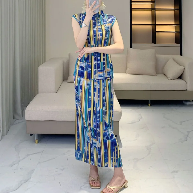 Miyake Pleated Oil Painting Print Overskirt 2025 Summer New Sleeveless Top + Skinny Half Skirt 2-piece Set
Miyake Pleated Oil Painting Print Overskirt 2025 Summer New Sleeveless Top + Skinny Half Skirt 2-piece Set