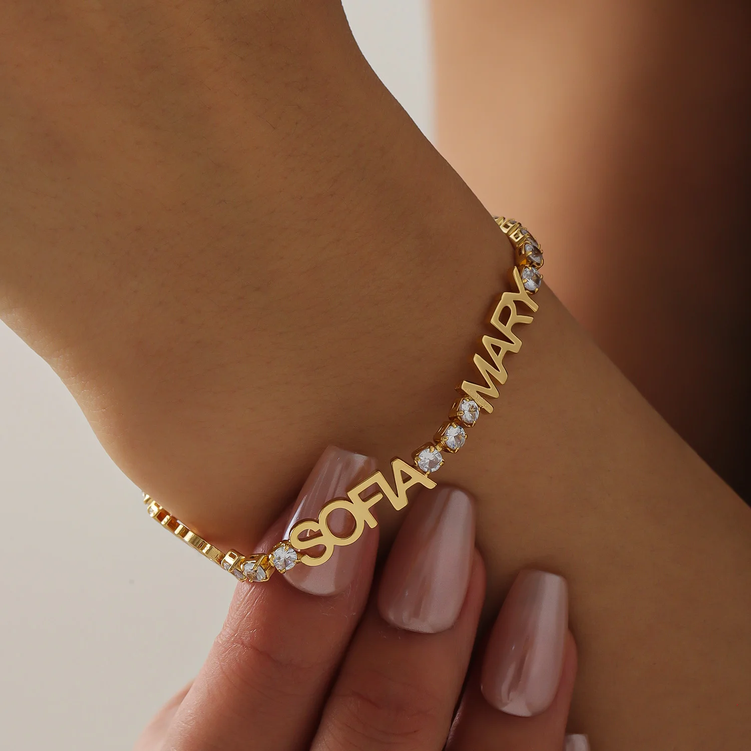 Qitian Personalized Multiple Names Bracelet With Cubic Zirconia Tennis Chain Custom Letter Crystal Bracelet Perfect Gift For Her
Qitian Personalized Multiple Names Bracelet With Cubic Zirconia Tennis Chain Custom Letter Crystal Bracelet Perfect Gift For Her