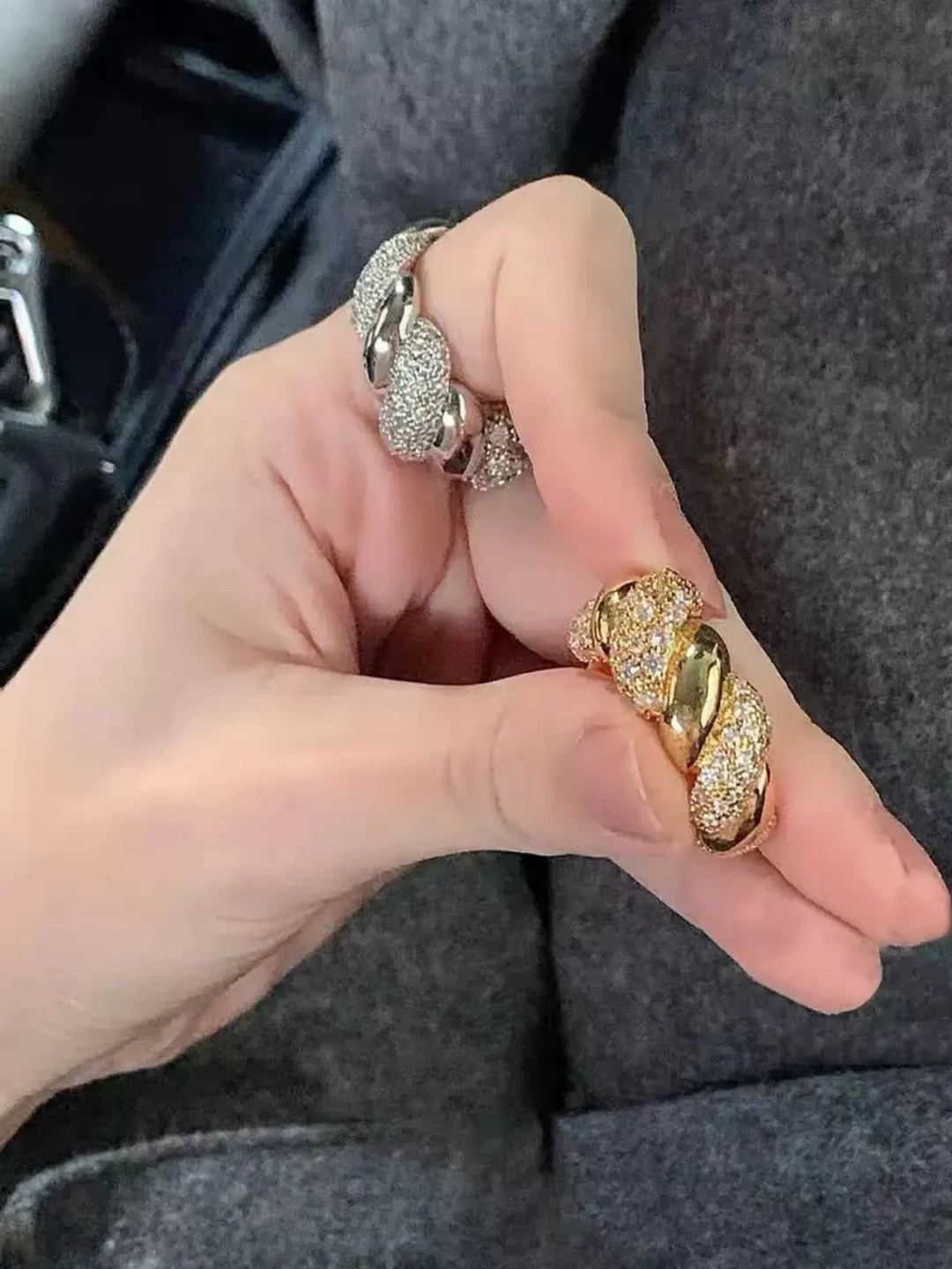 Weng 2026 New Vintage Exaggerated Twisted Ring Women's Unique Design High-End Feeling Gold Plated Copper Ring for Daily Wear
Weng 2026 New Vintage Exaggerated Twisted Ring Women's Unique Design High-End Feeling Gold Plated Copper Ring for Daily Wear