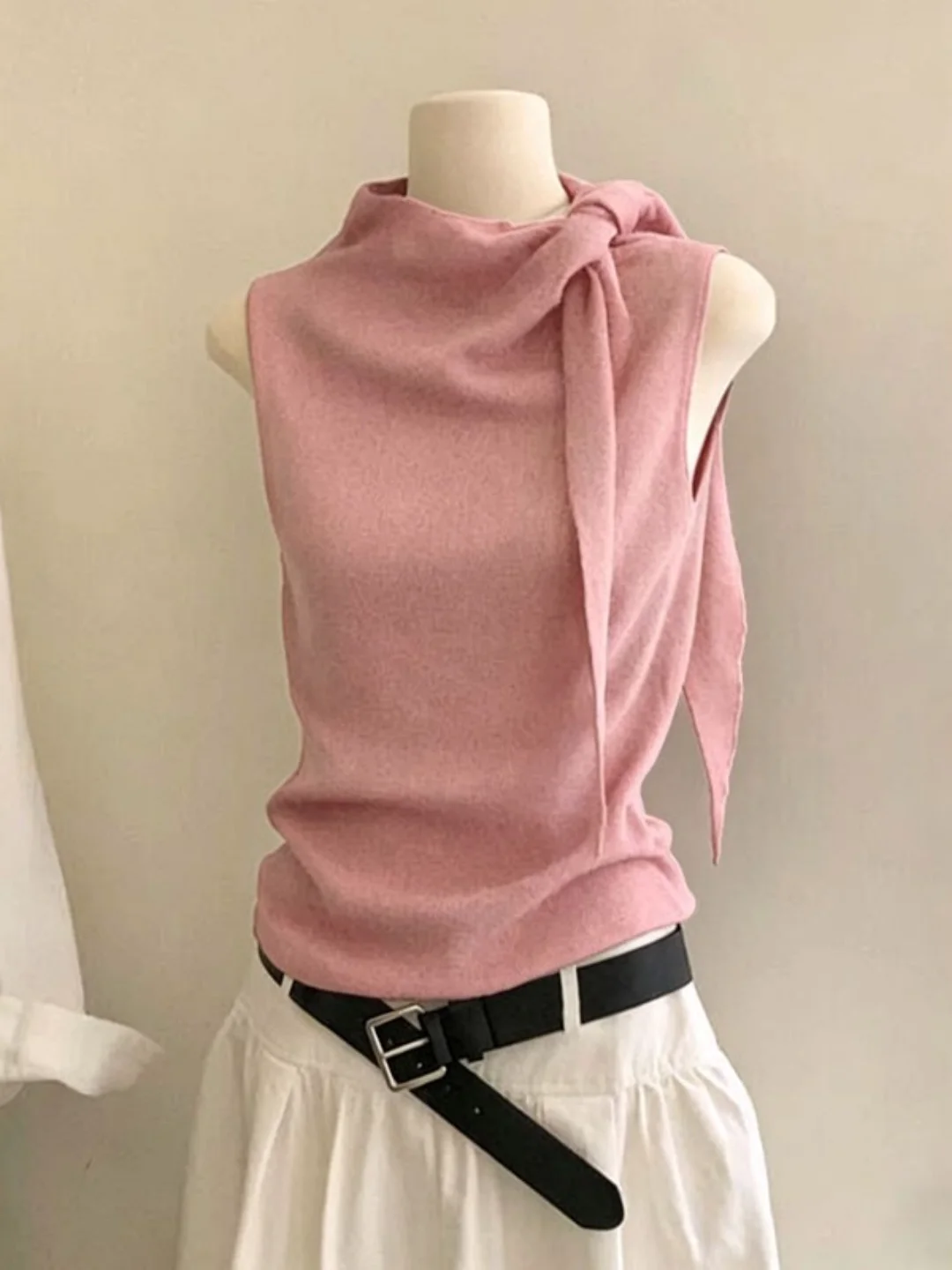 Korean Elegance Strapless Knitted Vest Women's Summer Design Slim Fit Stand Collar Knitwear Fashionable Sleeveless Top
Korean Elegance Strapless Knitted Vest Women's Summer Design Slim Fit Stand Collar Knitwear Fashionable Sleeveless Top