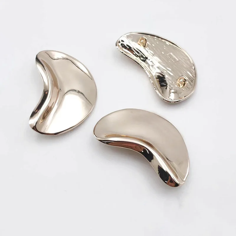 Новые большие 4x2,6 см металлические светло-золотые пуговицы с хвостовиком в форме полумесяца для шитья, золотые 2 шт., пуговицы в форме луны, аксессуары для одежды для пальто
Новые большие 4x2,6 см металлические светло-золотые пуговицы с хвостовиком в форме полумесяца для шитья, золотые 2 шт., пуговицы в форме луны, аксессуары для одежды для пальто