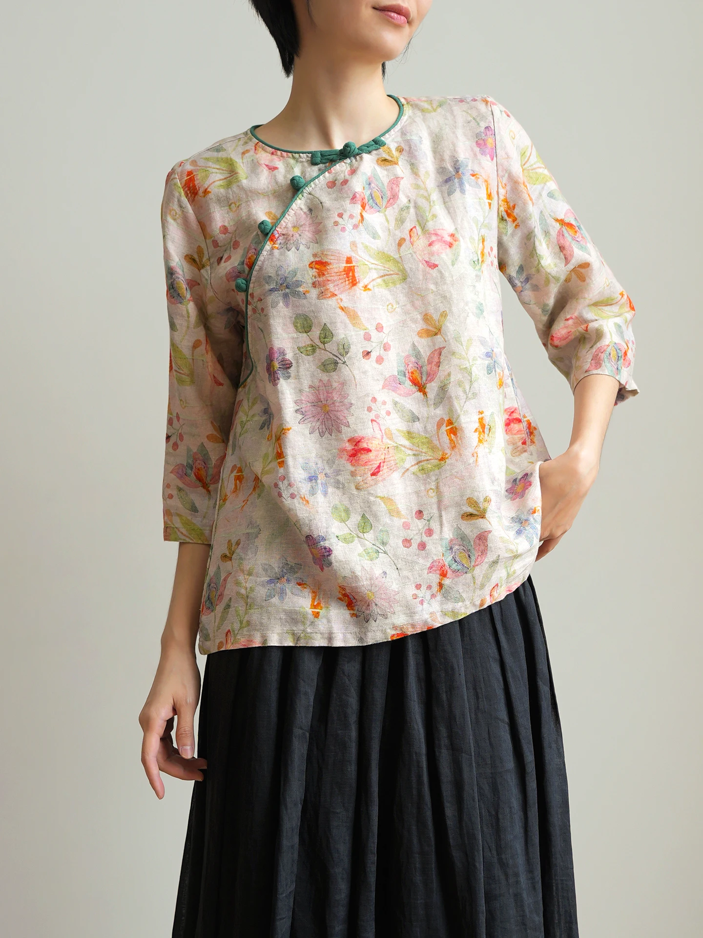 Женская льняная рубашка с круглым вырезом и коротким рукавом, с традиционной китайской вышивкой, летняя, в стиле милой деревенской моды, свободного кроя.
Женская льняная рубашка с круглым вырезом и коротким рукавом, с традиционной китайской вышивкой, летняя, в стиле милой деревенской моды, свободного кроя.