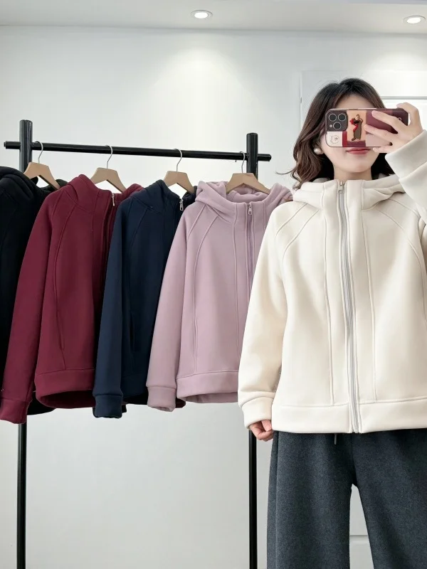 plus Size Winter Jacket Women's Loose Fit Fleece Lined Thickened Hooded Zipper Sweatshirt Simple Sporty Style Outerwear
plus Size Winter Jacket Women's Loose Fit Fleece Lined Thickened Hooded Zipper Sweatshirt Simple Sporty Style Outerwear