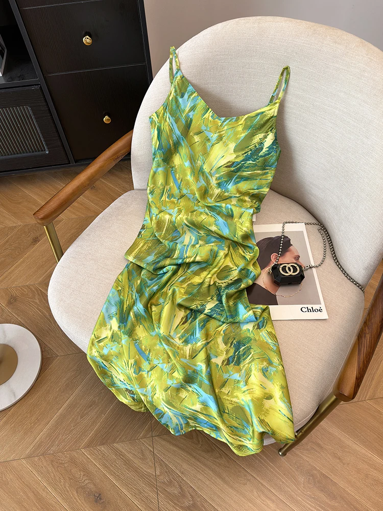 New Printed High end Adjustable Shoulder Strap Satin Strap Dress Medium length
New Printed High end Adjustable Shoulder Strap Satin Strap Dress Medium length