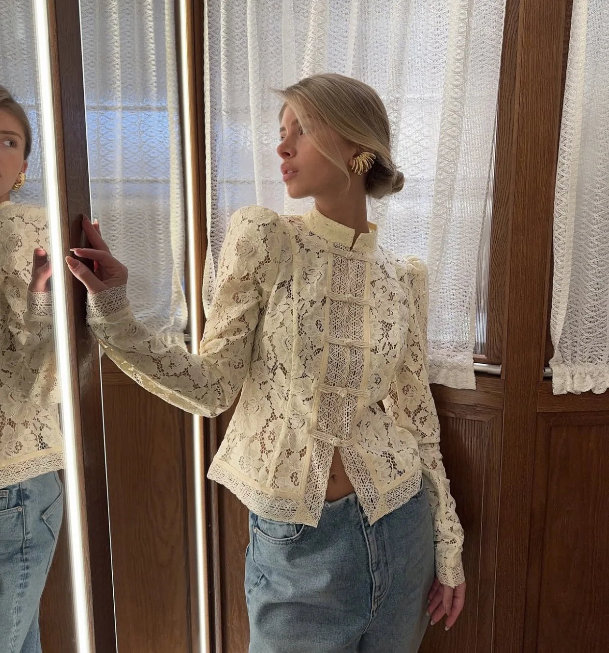 Spring Summer Lace Printed Shirts Tops Female Hollow Out Fashion Commute Vintage See-Through Blouse Women's Lace Shrug Shirt New
Spring Summer Lace Printed Shirts Tops Female Hollow Out Fashion Commute Vintage See-Through Blouse Women's Lace Shrug Shirt New